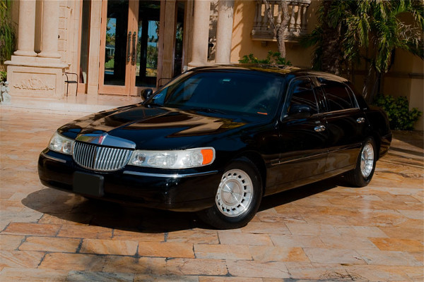 Lincoln Sedan San Antonio Rental